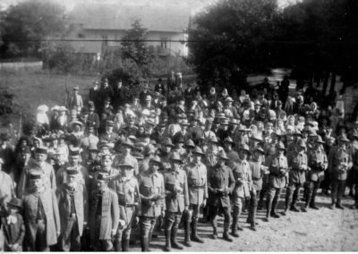 Sierpień 1914, Skawina. Drużyna „Sokoła” w Skawinie przed wymarszem do II Brygady Legionów. Uroczystość poświęcenia pamiątkowej tablicy legionowej