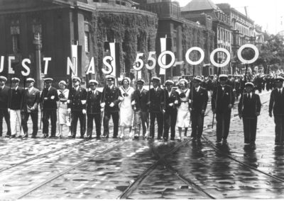 1937, Katowice. Obchody Święta Morza w Katowicach. Członkowie Ligi Morskiej i Kolonialnej podczas defilady.