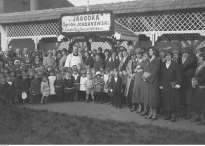 Czerwiec 1932, Leszno. Uroczystość poświęcenia ogródka jordanowskiego "Jagódka" Związku Pracy Obywatelskiej Kobiet w Lesznie