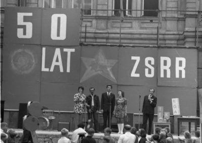 1972, Pruszków. Festyn zorganizowany przez Towarzystwo Przyjaźni Polsko-Radzieckiej przy pałacyku "Sokoła" z okazji 50-lecia ZSRR.